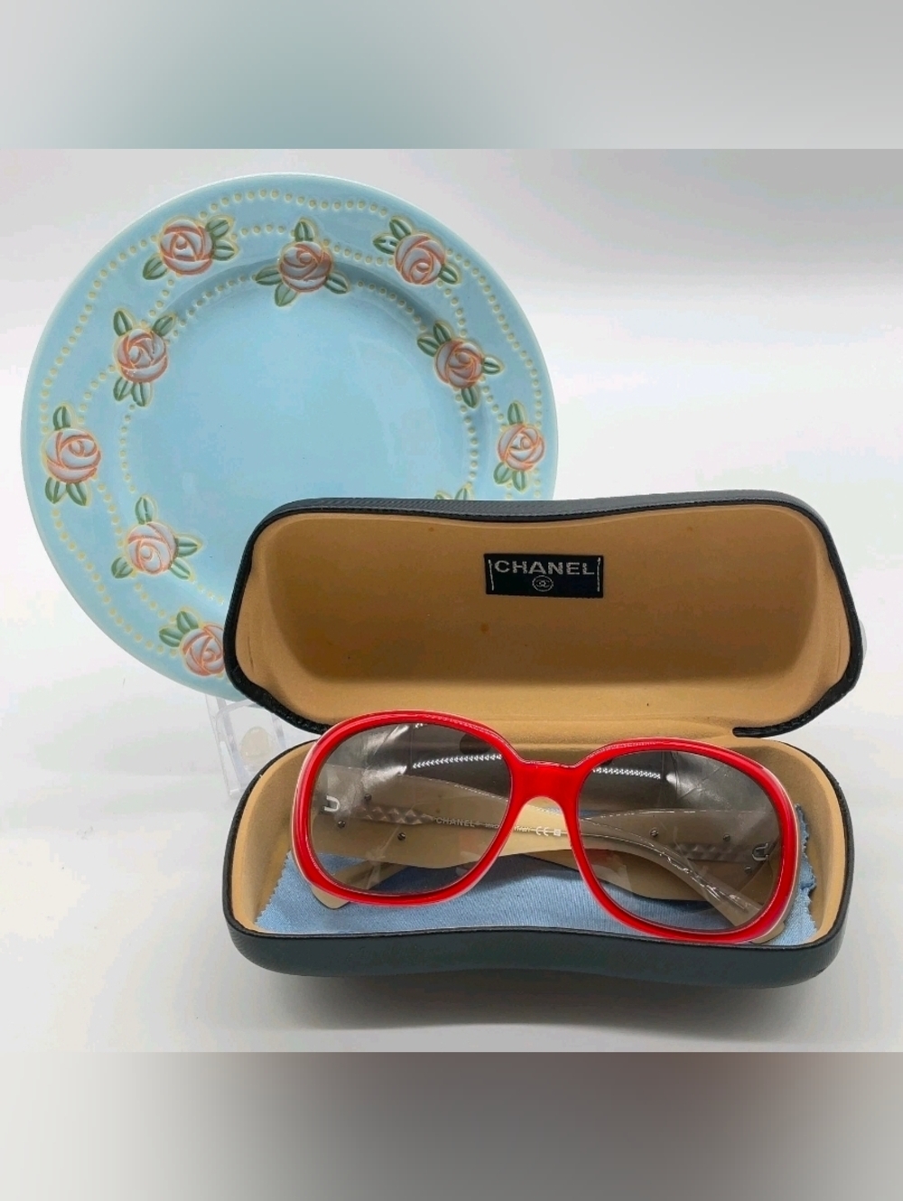 Authentic Chanel 5113 c.970/11 Camellia Red Beige Sunglasses W/Case - Picture 3 of 16